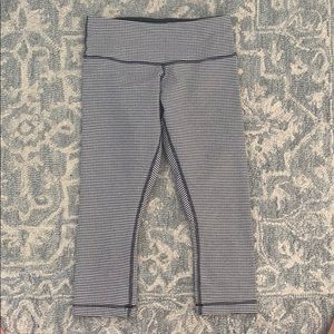 Lulu cropped leggings